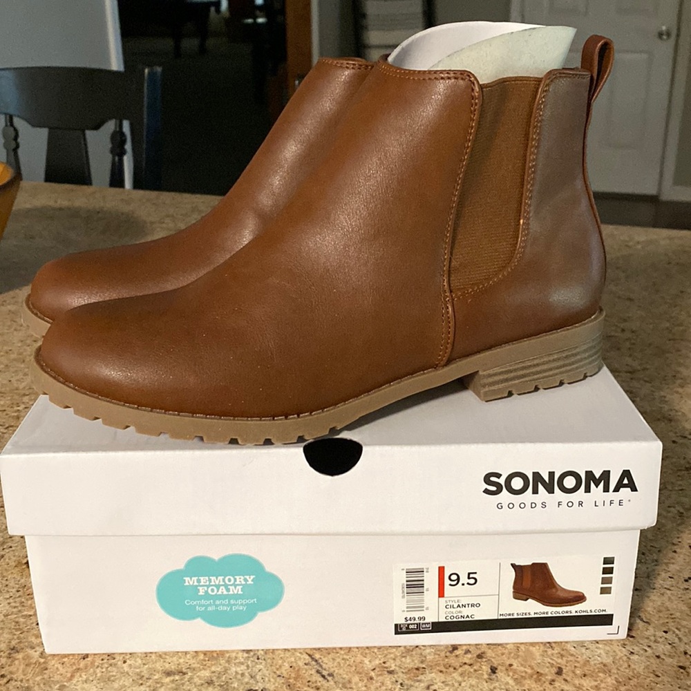 NEW never worn. Women’s 9.5